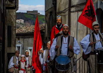 Delegacioni i Pro Loco merr pjesë në festimet për 620 vjetorin e lindjes së Skënderbeut
