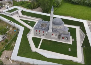 Xhamia e Plumbit në Shkodër ringjallet si monument unik në botë