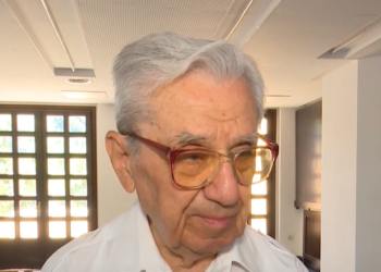 Gjuha shqipe në epokën e globalizmit – Nga mikrofonat tek titujt, mangësitë që vërejnë gjuhëtarët