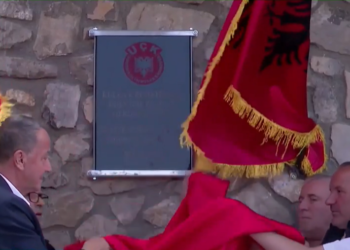 Cahan i Hasit rikthehet në qendër të kujtesës, pllakë përkujtimore te ish-baza e UÇK-së