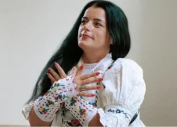 Vasfije Krasniqi në revistën “Vouge” në mesin 250 të mbijetuarave të dhunës seksuale në gjithë botën