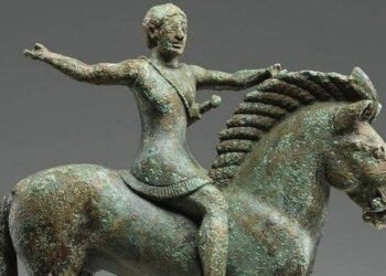 Skulptura “Kalorësi i Babunjës” rikthehet në Shqipëri pas ekspozitës në Vjenë