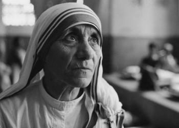 Vizita e parë e Nënë Terezës në Shqipëri