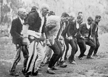 Studimi i panjohur i profesorit nga Japonia për traditat e malësorëve: Pse Zoti atje shfaqet si mik shtëpie?