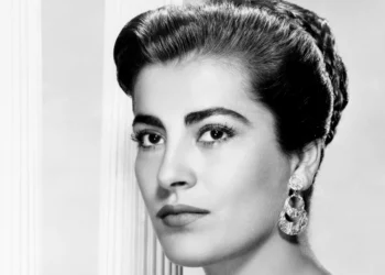 Më 14 shtator 2022, në moshën 93-vjeçare, ndërroi jetë aktorja e njohur ndërkombëtare me origjinë shqiptare, Irene Papas