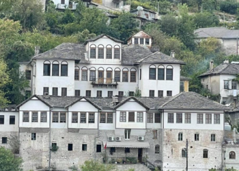 Restaurohet banesa e Angonatëve: Dëshmi e rrallë e arkitekturës gjirokastrite