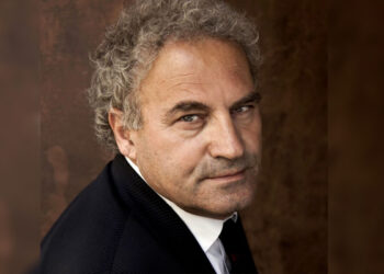 Visar Zhiti: Me fustanellat e bardha, Faik Konica dhe im atë, siç e mbante edhe Naimi…