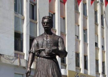 Ra një shi e zbuti dhenë, erdhi Tafili në Tepelenë…