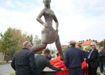 Rikthehet në formë statuje “Vrapuesja e Prizrenit” – Totaj: Pjesë e identitetit të qytetit