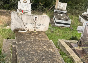 Një foto që na turpëron