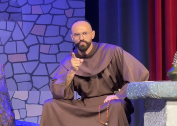 ‘Lahuta e Malcis’ merr formë të re në skenën e Lezhës