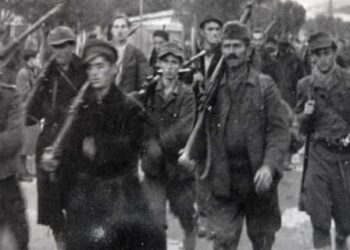 Historiana e njohur: Më 5 nëntor 1945, Kryesia e Këshillit Antifashist, përfshi edhe Enver Hoxhën, pranuan 28 nëntorin si ditë të çlirimi
