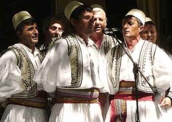 Fitim Çaushi: I nderuar kryetar i Akademisë së Shkencave të Republikës së Shqipërisë, Z. Skënder Gjinushi: “Polifonia jonë popullore”, është krijuar këtu në Shqipëri