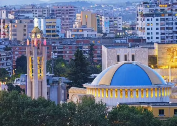 “Daily Express”: Tirana, kryeqyteti europian që të gjithë duhet ta zbulojnë në 2026