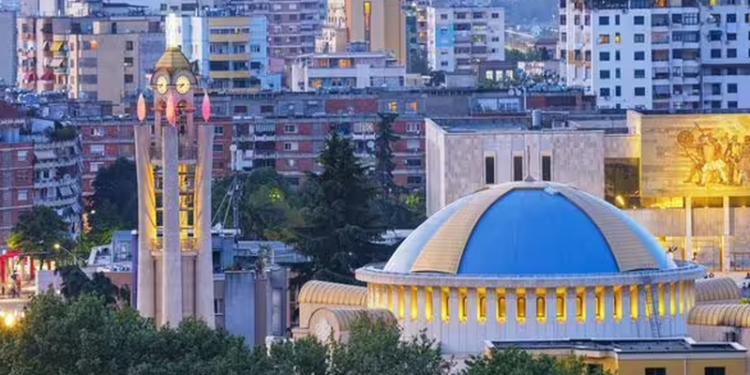 “Daily Express”: Tirana, kryeqyteti europian që të gjithë duhet ta zbulojnë në 2026
