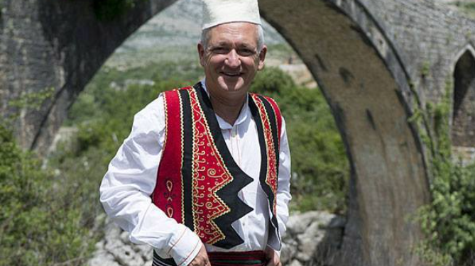 Robert Elsie figura më e rëndësishme ndërkombëtare e studimeve për kulturën veriore shqiptare