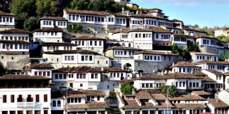 “Travel and Tour World”, ja arsyet pse Berati është destinacioni i përsosur për vitin 2026?