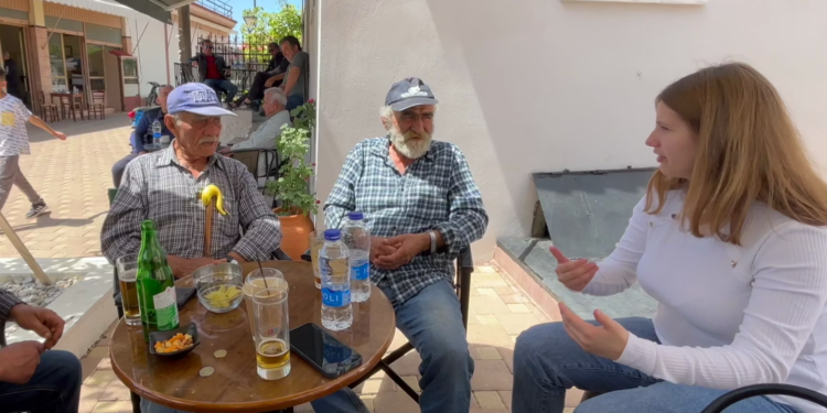 UNESCO e ka cilësuar në rrezik zhdukje. Gjuha e arvanitasve, përmes syve të një nxënëseje të shkollës së mesme