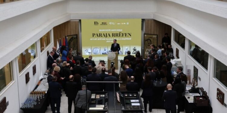 Hapet në Prishtinë ekspozita “Paraja rrëfen: 100 vjet jetë dhe ngjarje”