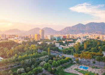 “Wom Travel”: Shqipëria 2026: Destinacioni më “hot” i Evropës, çmime të ulëta dhe rekord turistësh
