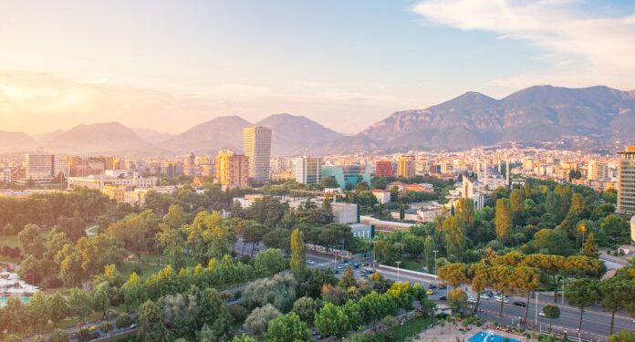 “Wom Travel”: Shqipëria 2026: Destinacioni më “hot” i Evropës, çmime të ulëta dhe rekord turistësh