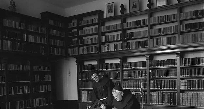 “Shqyptarë, ase vagabondët jashta pune e jashta Shqypnie, ase ndryshe kemi sharrue me t’egër e me të butë, pasi rreziku ma i madh i Shqypnisë, janë…”/ Çfarë thoshte At Gjergj Fishta, në vitin 1921?