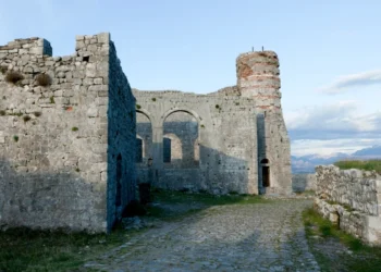 Gjurmë dy 2400 vjet të vjetra në Kalanë e Kaninës