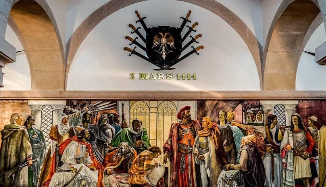 Edhe Gjergj, edhe Skënder. Gjergjin s’e harroi, Skënderin s’e hoqi!