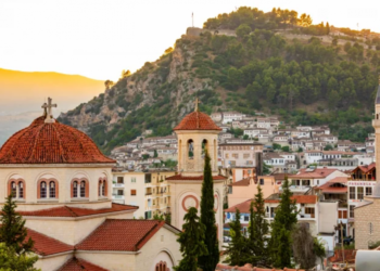 “The Sun”: Shqipëria, destinacioni sekret i Evropës me qytete antike dhe bregdet mahnitës