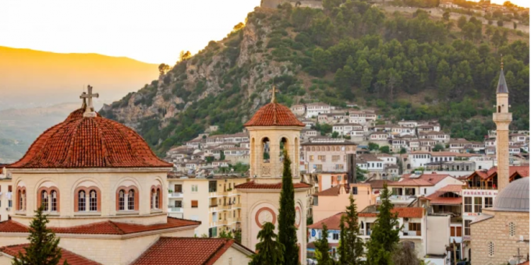 “The Sun”: Shqipëria, destinacioni sekret i Evropës me qytete antike dhe bregdet mahnitës