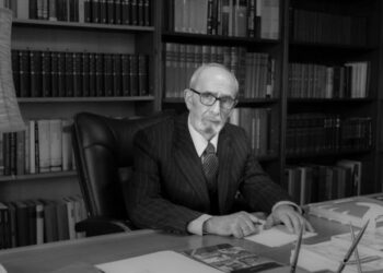 “Iu rrezikua jeta”/ Pëllumb Xhufi: Në zyrën e Rexhep Qoses është portreti i Naim Frashërit i shpuar nga një bajonetë, në 1999 hynë serbët…