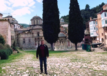 Përshpirtje te vendvarrimi i vëllait të Skënderbeut, Reposh Kastriotit, në Malin e Shenjtë