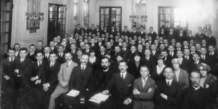 ‘Vatra’, simboli i nacionalizmit shqiptar dhe atdhedashurisë