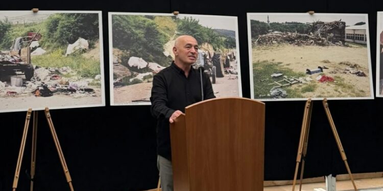 Ekspozitë e fotoreporterit Ridvan Slivova – dokumenton krimet e luftës në Gollak