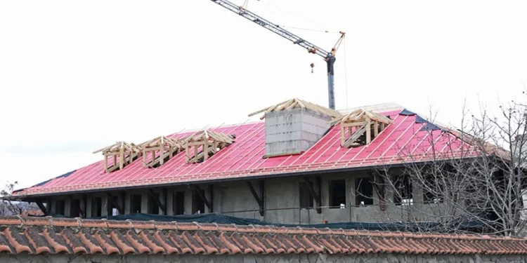 Konaku i murgjve te Manastiri i Graçanicës pajiset me leje gati para përfundimit