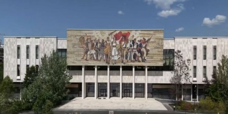 Zbulohet fasada e Muzeut Historik Kombëtar pas restaurimit të plotë