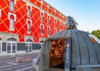 Nga bunkerët e Bunk’Art te jeta e natës, media britanike ‘Daily Mail’ mahnitet nga Tirana: Qytet plot energji larg hijes së errët të komunizmit
