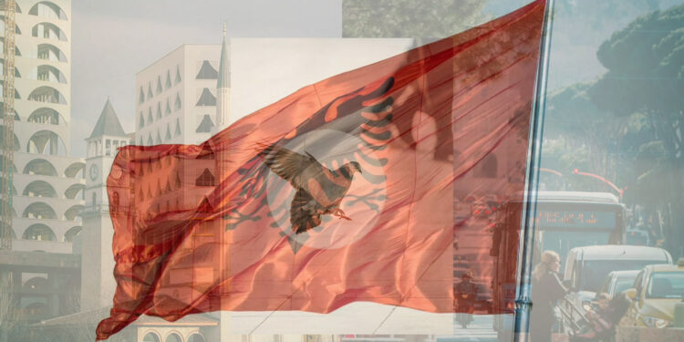 Edhe për sa mund të mbetet shqiptare një tokë që po mbushet me njerëz të ardhur, ndërsa vetë shqiptarët po bëhen popull i rrugëve të botës?