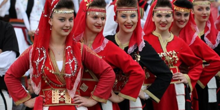 Studimi që po trazon Ballkanin: ADN-ja e shqiptarëve hap debate