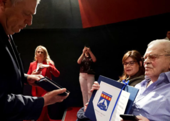 Homazh për ikonën e skenës shqiptare/ Premierë dokumentari për Robert Ndrenikën në “Millennium”