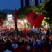 Kush e zotëron mikrofonin? Beteja e heshtur për frerin e protestës dhe higjiena e saj demokratike