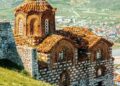 “Turisti per Caso”: Shqipëria mes së shkuarës dhe së ardhmes, një udhëtim që zbulon transformimin e vendit