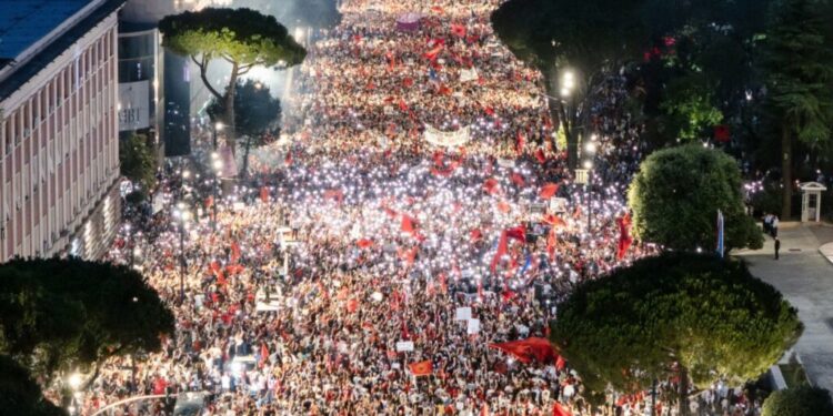 “Asnjë qeveri nuk është mbi popullin e saj”, “ Rama u tha ‘f*ck you’ shqiptarëve”- Diaspora i drejtohet liderëve të Evropës: Shqipëria nuk është në shitje