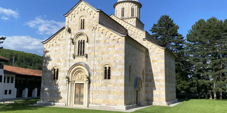 Misioni i NATO-s vlerëson përmirësim të sigurisë, Policia e Kosovës pjesë e ofrimit të sigurisë në Manastirin e Deçanit