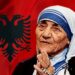 Shën Nënë Tereza: Figura që i tregoi botës anën më të bukur të shpirtit shqiptar — Në përvjetorin e lindjes