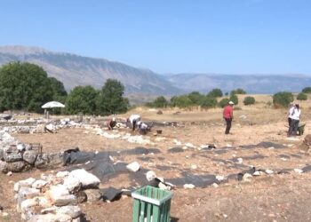 Nisin gërmimet arkeologjike në Parkun Antik në Antigone